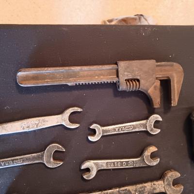 FORD COMBINATION WRENCHES, PIPE WRENCH AND A HANDLE