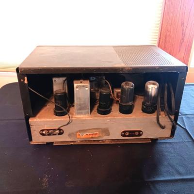 THE HALLICRAFTERS MODEL S-38 (IT LIGHTS UP)