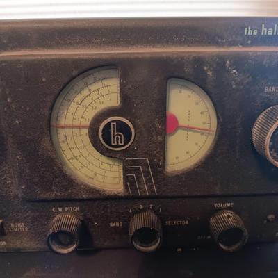 THE HALLICRAFTERS MODEL S-38 (IT LIGHTS UP)