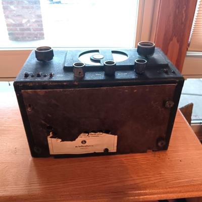 THE HALLICRAFTERS MODEL S-38 (IT LIGHTS UP)