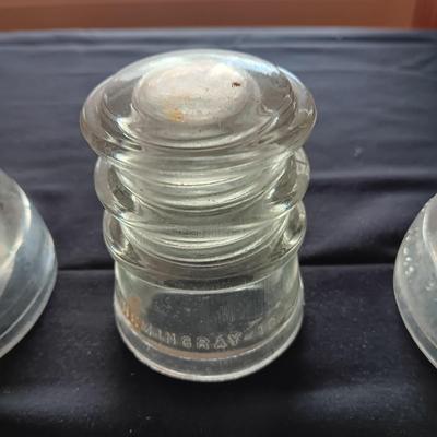 1 PURPLE AND 3 CLEAR INSULATORS