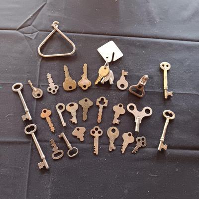 A COLLECTION OF OLD KEYS