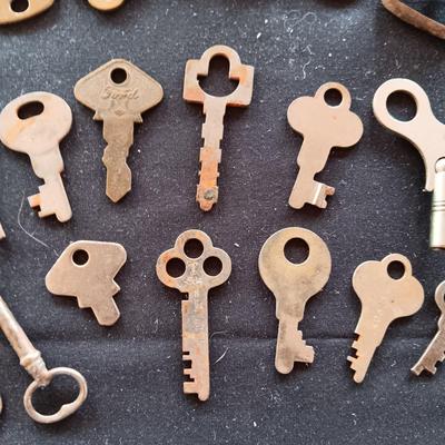 A COLLECTION OF OLD KEYS