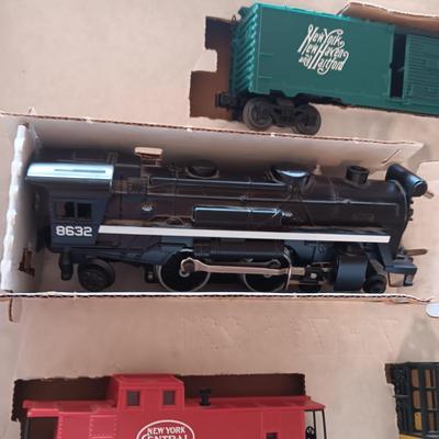 LIKE NEW LIONEL NEW YORK CENTRAL FLYER 0-27 TRAIN SET