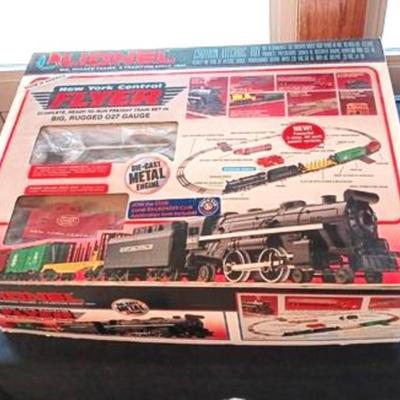 LIKE NEW LIONEL NEW YORK CENTRAL FLYER 0-27 TRAIN SET