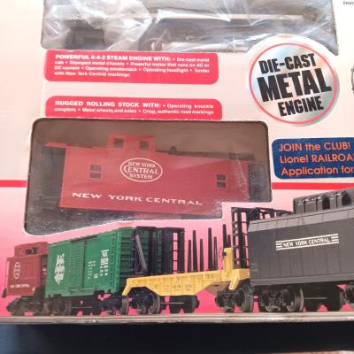 LIKE NEW LIONEL NEW YORK CENTRAL FLYER 0-27 TRAIN SET