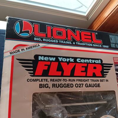 LIKE NEW LIONEL NEW YORK CENTRAL FLYER 0-27 TRAIN SET