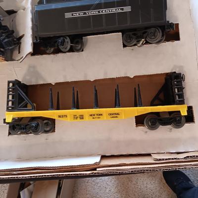 LIKE NEW LIONEL NEW YORK CENTRAL FLYER 0-27 TRAIN SET