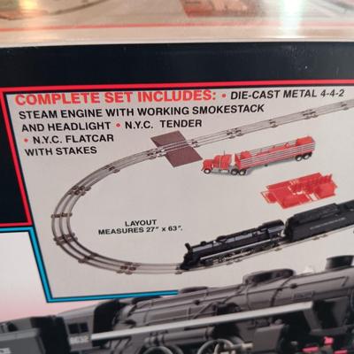 LIKE NEW LIONEL NEW YORK CENTRAL FLYER 0-27 TRAIN SET