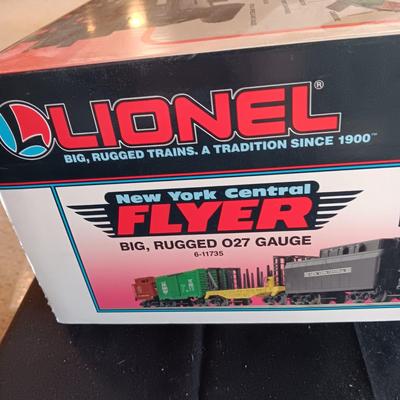 LIKE NEW LIONEL NEW YORK CENTRAL FLYER 0-27 TRAIN SET
