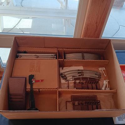 LIKE NEW LIONEL NEW YORK CENTRAL FLYER 0-27 TRAIN SET