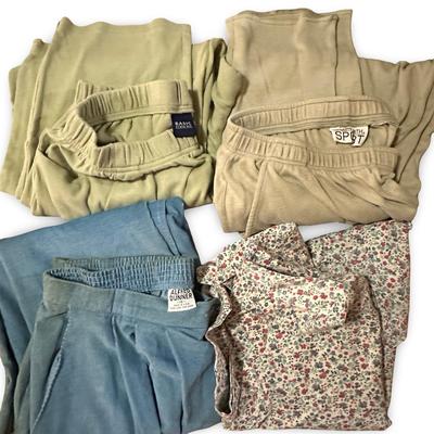 Women’s Clothes/Nightgowns+ Lot