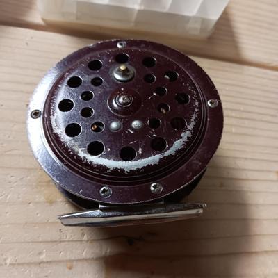 SOUTH BEND 1122 FLY REEL, DAISY AND DOUBLE SIDED BOXES WITH NUMEROUS FLIES