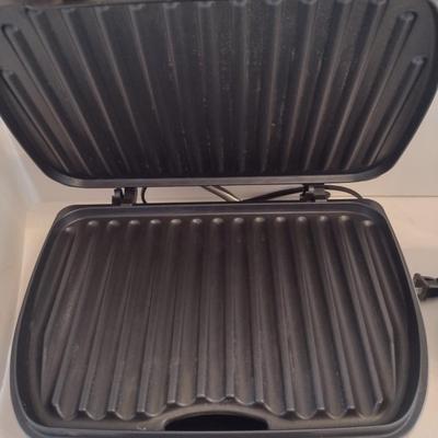 Kitchen Appliances- Indoor Grill and Mini Crock Pot