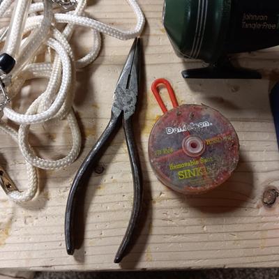 JOHNSON TANGLE FREE 10 REEL, FISHING BAG AND OTHER TACKLE