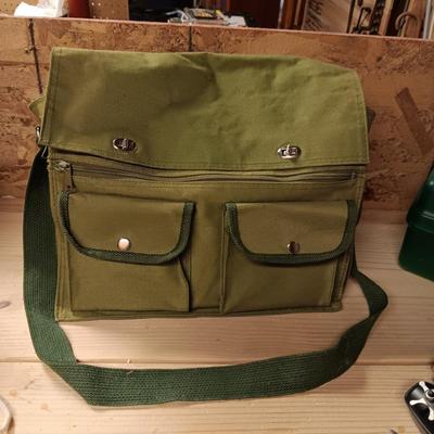 JOHNSON TANGLE FREE 10 REEL, FISHING BAG AND OTHER TACKLE