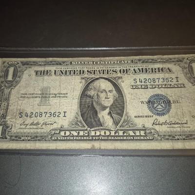 Sale Photo Thumbnail #30: 1935F $1 Silver Certificate ERROR   no "IN GOD WE TRUST" on back this bill is in fair condition