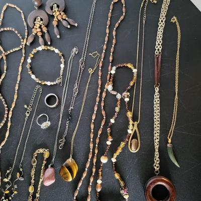 Sale Photo Thumbnail #207: Assorted Jewerly Lot (7.2 ozs)