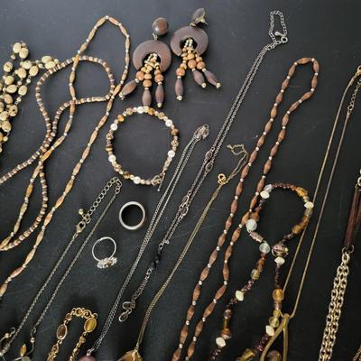 Sale Photo Thumbnail #211: Assorted Jewerly Lot (7.2 ozs)