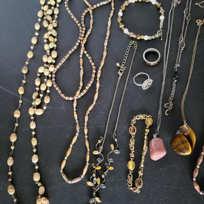 Sale Photo Thumbnail #210: Assorted Jewerly Lot (7.2 ozs)