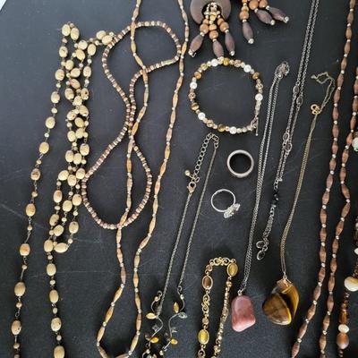 Sale Photo Thumbnail #206: Assorted Jewerly Lot (7.2 ozs)