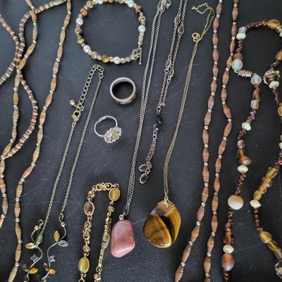 Sale Photo Thumbnail #209: Assorted Jewerly Lot (7.2 ozs)