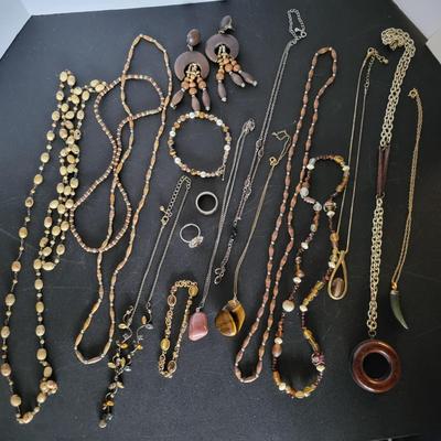 Sale Photo Thumbnail #212: Assorted Jewerly Lot (7.2 ozs)