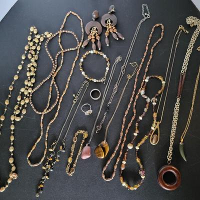 Sale Photo Thumbnail #205: Assorted Jewerly Lot (7.2 ozs)