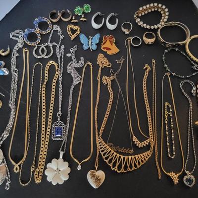 Sale Photo Thumbnail #220: Assorted Jewerly Lot (17.8ozs) All  Jewerly is Wearable