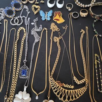 Sale Photo Thumbnail #215: Assorted Jewerly Lot (17.8ozs) All  Jewerly is Wearable