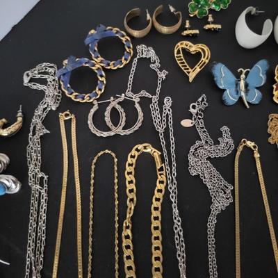 Sale Photo Thumbnail #217: Assorted Jewerly Lot (17.8ozs) All  Jewerly is Wearable