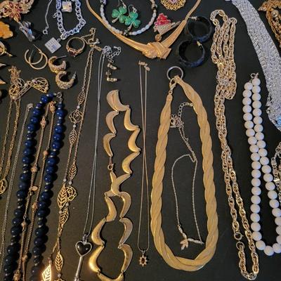Sale Photo Thumbnail #223: Assorted Jewerly Lot (17.7ozs) All Jewerly Is Wearable