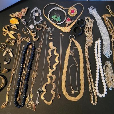 Sale Photo Thumbnail #231: Assorted Jewerly Lot (17.7ozs) All Jewerly Is Wearable