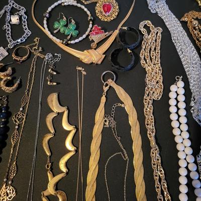 Sale Photo Thumbnail #229: Assorted Jewerly Lot (17.7ozs) All Jewerly Is Wearable