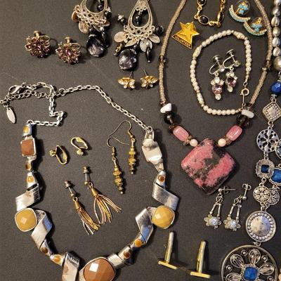 Sale Photo Thumbnail #241: Assorted Jewerly Lot (24.3 ozs) All Jewerly Is Wearable