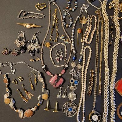 Sale Photo Thumbnail #234: Assorted Jewerly Lot (24.3 ozs) All Jewerly Is Wearable