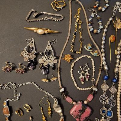 Sale Photo Thumbnail #240: Assorted Jewerly Lot (24.3 ozs) All Jewerly Is Wearable