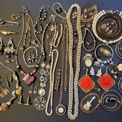 Sale Photo Thumbnail #232: Assorted Jewerly Lot (24.3 ozs) All Jewerly Is Wearable