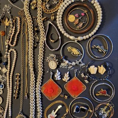 Sale Photo Thumbnail #233: Assorted Jewerly Lot (24.3 ozs) All Jewerly Is Wearable