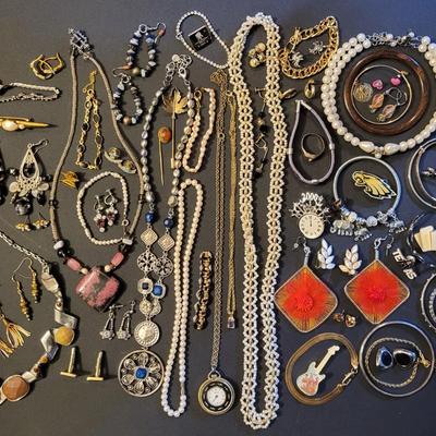 Sale Photo Thumbnail #242: Assorted Jewerly Lot (24.3 ozs) All Jewerly Is Wearable