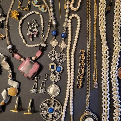 Sale Photo Thumbnail #238: Assorted Jewerly Lot (24.3 ozs) All Jewerly Is Wearable