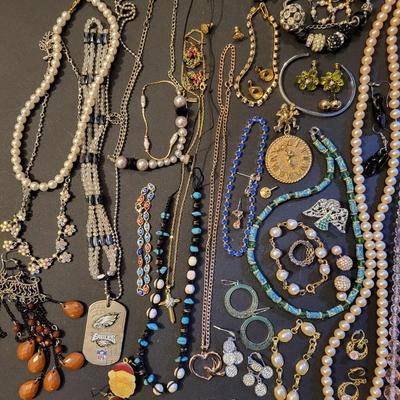 Sale Photo Thumbnail #246: Assorted Jewerly Lot (25.1 ozs) All Jewerly is Wearable