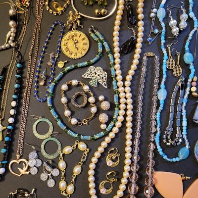 Sale Photo Thumbnail #249: Assorted Jewerly Lot (25.1 ozs) All Jewerly is Wearable