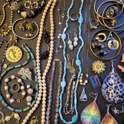 Sale Photo Thumbnail #248: Assorted Jewerly Lot (25.1 ozs) All Jewerly is Wearable