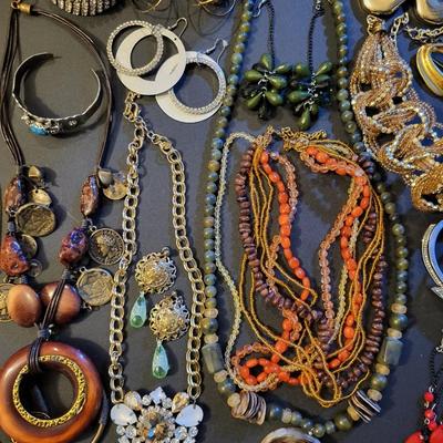 Sale Photo Thumbnail #259: Assorted Jewerly Lot (28.4ozs) All Jewerly is Wearable