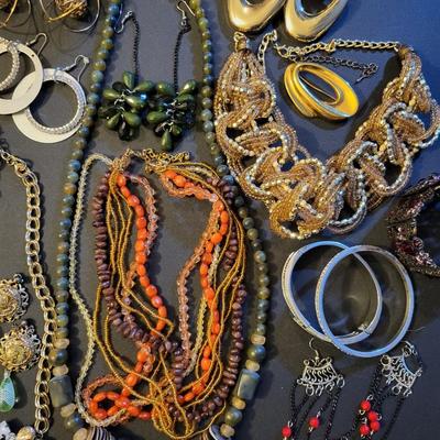 Sale Photo Thumbnail #258: Assorted Jewerly Lot (28.4ozs) All Jewerly is Wearable