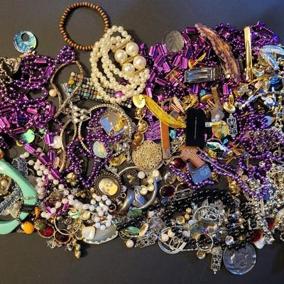 Sale Photo Thumbnail #264: Craft Lot (3lbs6.5ozs)