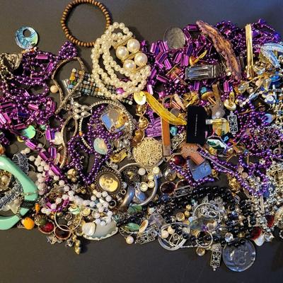 Sale Photo Thumbnail #270: Craft Lot (3lbs6.5ozs)