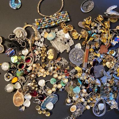 Sale Photo Thumbnail #269: Craft Lot (3lbs6.5ozs)