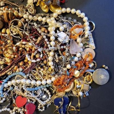 Sale Photo Thumbnail #272: Craft Lot (2lbs 5.3ozs)